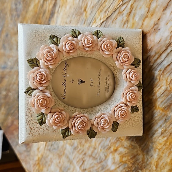 CAMELLIA COTTAGE rose photo frame - New - Picture 1 of 3